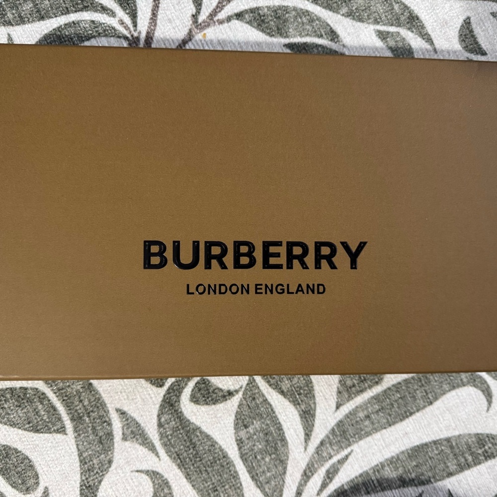 Burberry Camel Checkered Scarf with Red and Black Accents - Picture 3 of 3